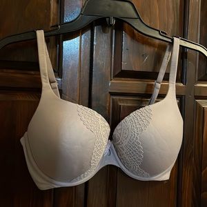 Victoria’s Secret 32DDD Body by Victoria Perfect Shape Bra